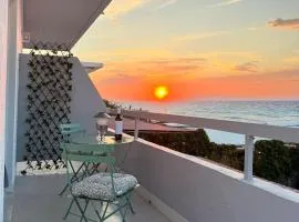 Beachfront Luxury Studio with Panoramic Sea View