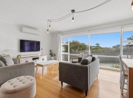 Sunny 2 Bedroom Villa - Pet Friendly - EV Charging، فندق في Howrah