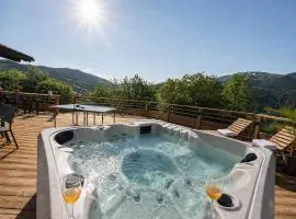 Charming family Chalet for 8 people, with private Hot Tub