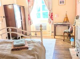 Les Contes, hotell i Fougax-et-Barrineuf