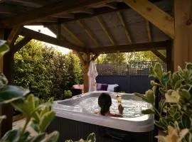 Scenery Hill Hideaways The Coach House Charming Retreat with Jacuzzi and BBQ Hut Near the Lake District
