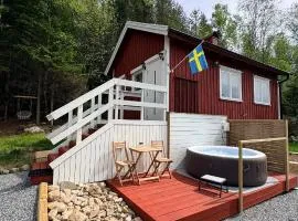Nordic Stuga - Nature Escape with Spa bath and Starlink Wifi
