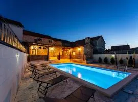 Villa Dora with heated pool & fitness