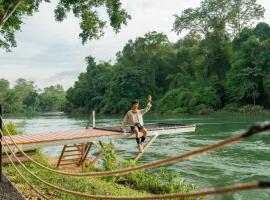 Puprai Tarnnarm Resort – hotel w mieście Thong Pha Phum