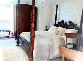 Riverside Lodge