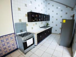 Charming Colonial Home in the Heart of León, hôtel à León
