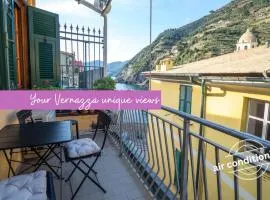 Gemma Apartment with AC & Sea View Balcony
