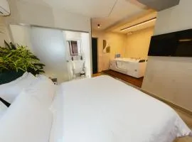 Luxury Suite by The Bubbles Jacuzzi Rooms
