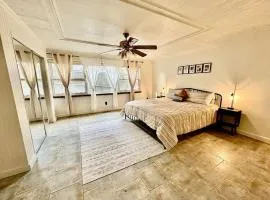 Newly Renovated Quiant 2-bed 2-bath Apt