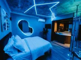 Deluxe Suite at The Bubbles Jacuzzi Rooms