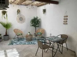 Le patio de la place