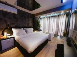 Modern Suite by The Bubbles Rooms