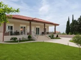 Pella Luxury Archonta