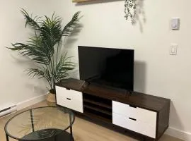 Modern & Cozy 2BR Suite Near Shops & Dining in clayton height
