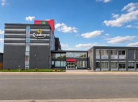 Quality Inn & Suites Thunder Bay Downtown، فندق في ثاندر باي