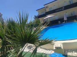 Oasis luxury apartments, hotel in Monastirákion