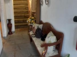 Casa da Avó Maria, Largo de Santo António, n 97395AL, hotel a Freixo de Espada à Cinta