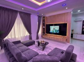 4 bedroom duplex in Oduduwa Crescent Gra Ikeja, hotel en Ikeja