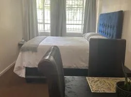 Dee's 2 BR guest flat in Ladybrand