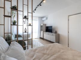 Košice Central - One bedroom apartment next to Old Town, hotel i Košice