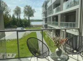 Port Ostróda 30 z widokiem na jezioro