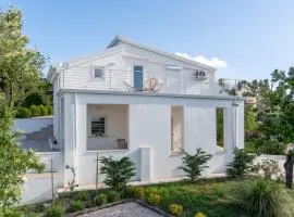 Villa Romantica con Bosco sulla Strada dei Vini