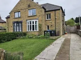 Tranquil Hope Valley Retreat with 3 Bedrooms