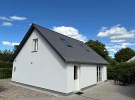 House overlooking the countryside and close to the city