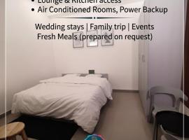 Saran Homestay, hotel di Agra