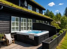 Holiday cottage with jacuzzi close to Kjeragbolten