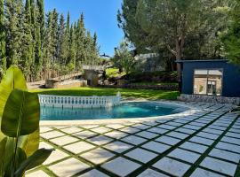 Luna House Sevilla โรงแรมในGuillena