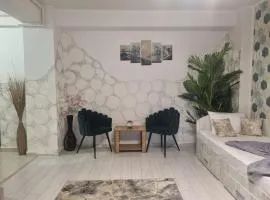 Golden Apartment - Militari Residence Bucharest
