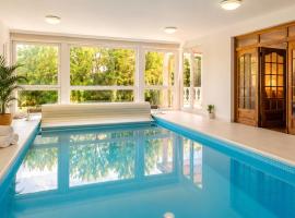 Siófok Private Spa Villa - Pool & Sauna, hotel u Siofoku