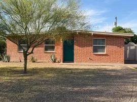 Quaint MCM Home In Central Tucson - Casa Maria