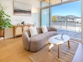 Lyttelton Apartment Harbour Views - Walk to Cafés