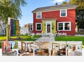 The Big & Easy House - Sturgeon Bay, WI - Walk to Downtown, Large Home & Yard
