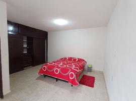 Casa Luna, habitación compartida cerca del zoo, hotel in Morelia