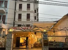 Paloma Hotel Quan Lan
