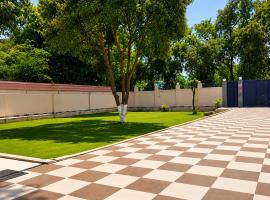A2 Villa by JMD - Peaceful Stay Near Expo Mart, Hotel in Greater Noida