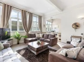 The Nest - Central, Sunny & Spacious Loft