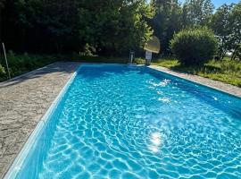 Dormi nella SPA privata con letto ad acqua, sauna, doccia emozionale e kneipp, hotelli kohteessa Alessandria