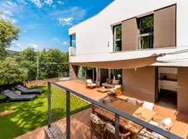Forest Villa Barcelona - with BBQ and outdoor shower