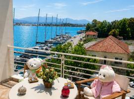 AB Preveza Apartments-15 Meters Over the Sea Attic & Alexander's the Great Executive Suite، فندق في بريفيزا