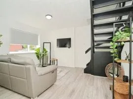 2-Bed House Near Bury Town Centre