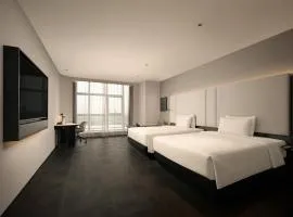Atour Hotel Shanghai Maqiao Minhang Development Zone Metro Station