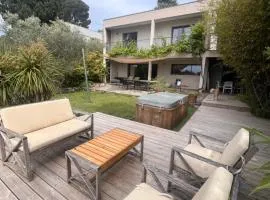 Maison d'architecte avec vue sur les Alpilles
