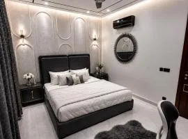 3BHK Ultra Luxurious Villa in DHA Lahore