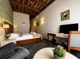 The Golden Wheel Hotel