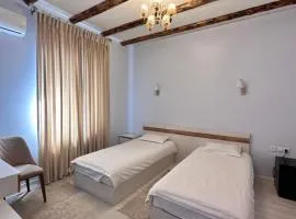 SAVITSKY Inn