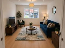 Stylish 3BR House Sleeps 6 & Parking